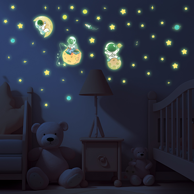 ملصقات حائط مضيئة لرائد الفضاء - مراجعة Glow In Dark Stars وسعره